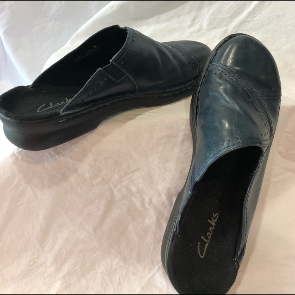 Navy blue Clarks Clogs barely worn 9M